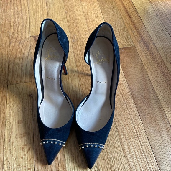 Beautiful gold studded red bottoms - Picture 2 of 3